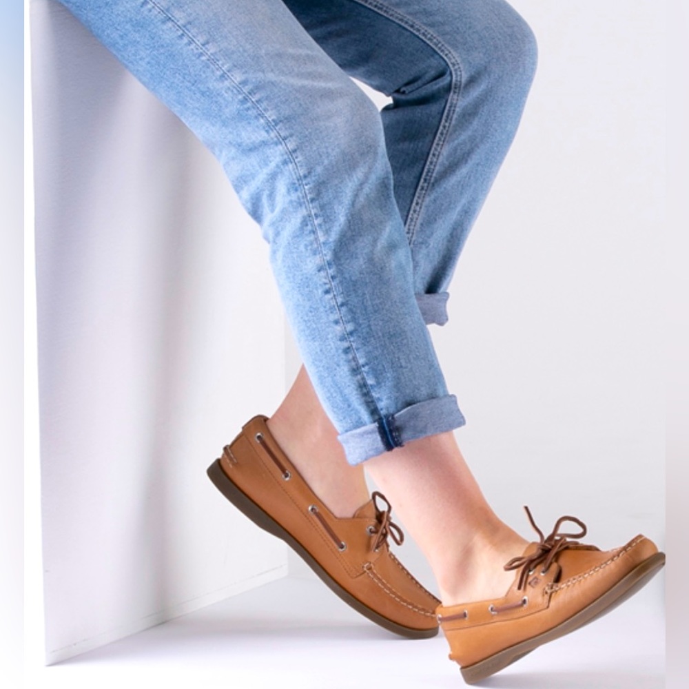 Sperry’s Top Sider size 8M Tan